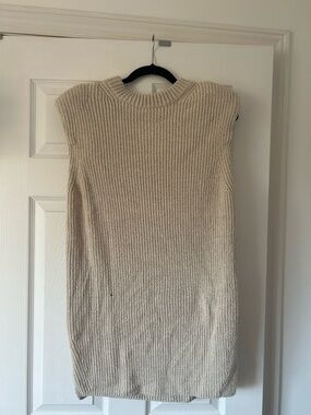 H&M Cream Ribbed Knit Top w/ Padded Shoulders